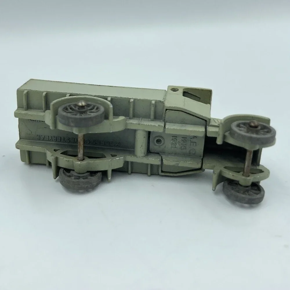 Matchbox Yesteryear Y6- AEC 'Y' Type Lorry 'OSRAM LAMPS' In Type 'A'  (MINT)